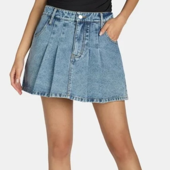 Liv & Lottie Women's Pleated Denim Mini Skirt, Size XL NWT juniors - Picture 3 of 10